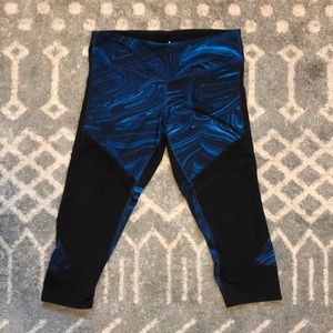 Womens C9 active Capri leggings, size L